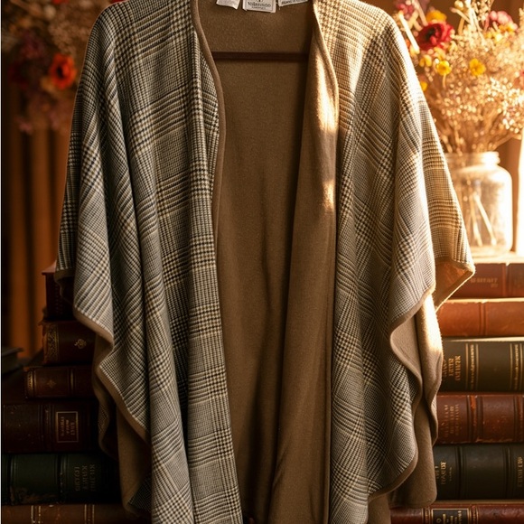 Valentino vintage beautiful  Brown Knit Cape, Fits anyone - Picture 2 of 10